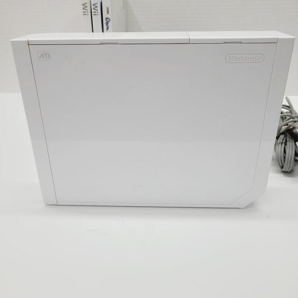 Nintendo Wii System Console (RVL-001) Controller Nunchuck Cords and 3 Games - Picture 8 of 11